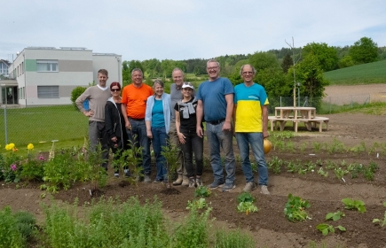 Nach getaner Arbeit in den Kräuter- und Blumen-Beeten